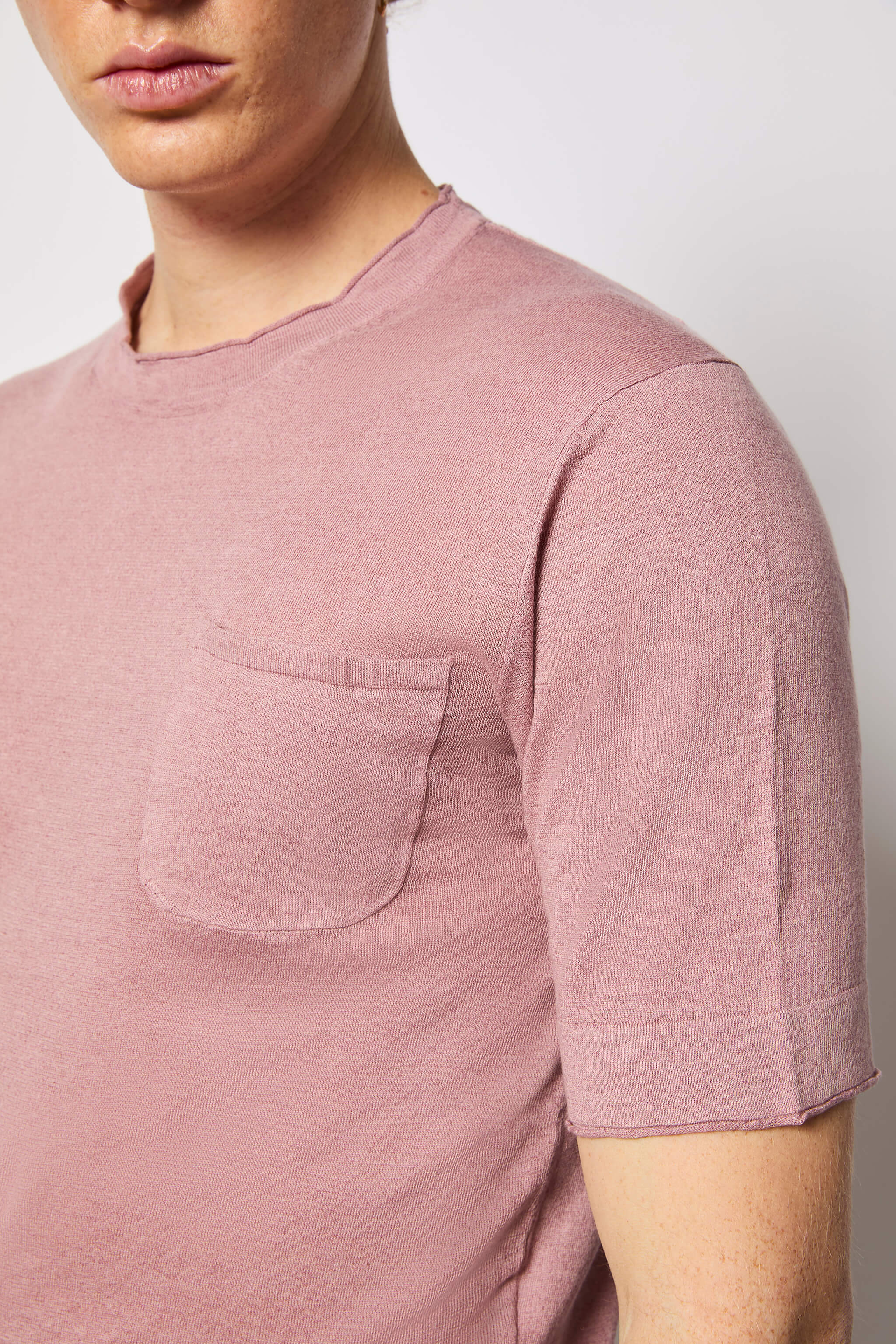 Maglia manica corta con taschino rosa - Image 3