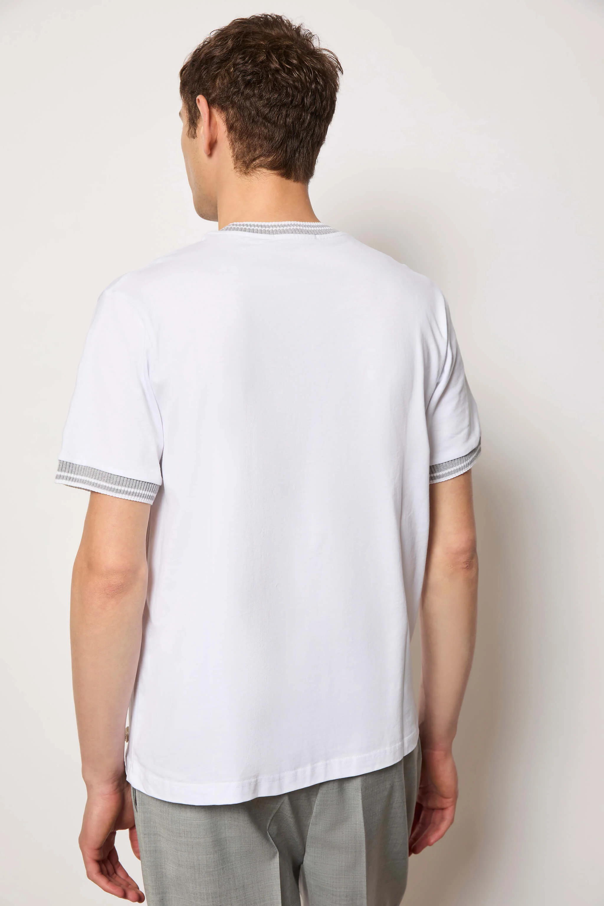 T-shirt con dettagli in contrasto bianca - Image 2