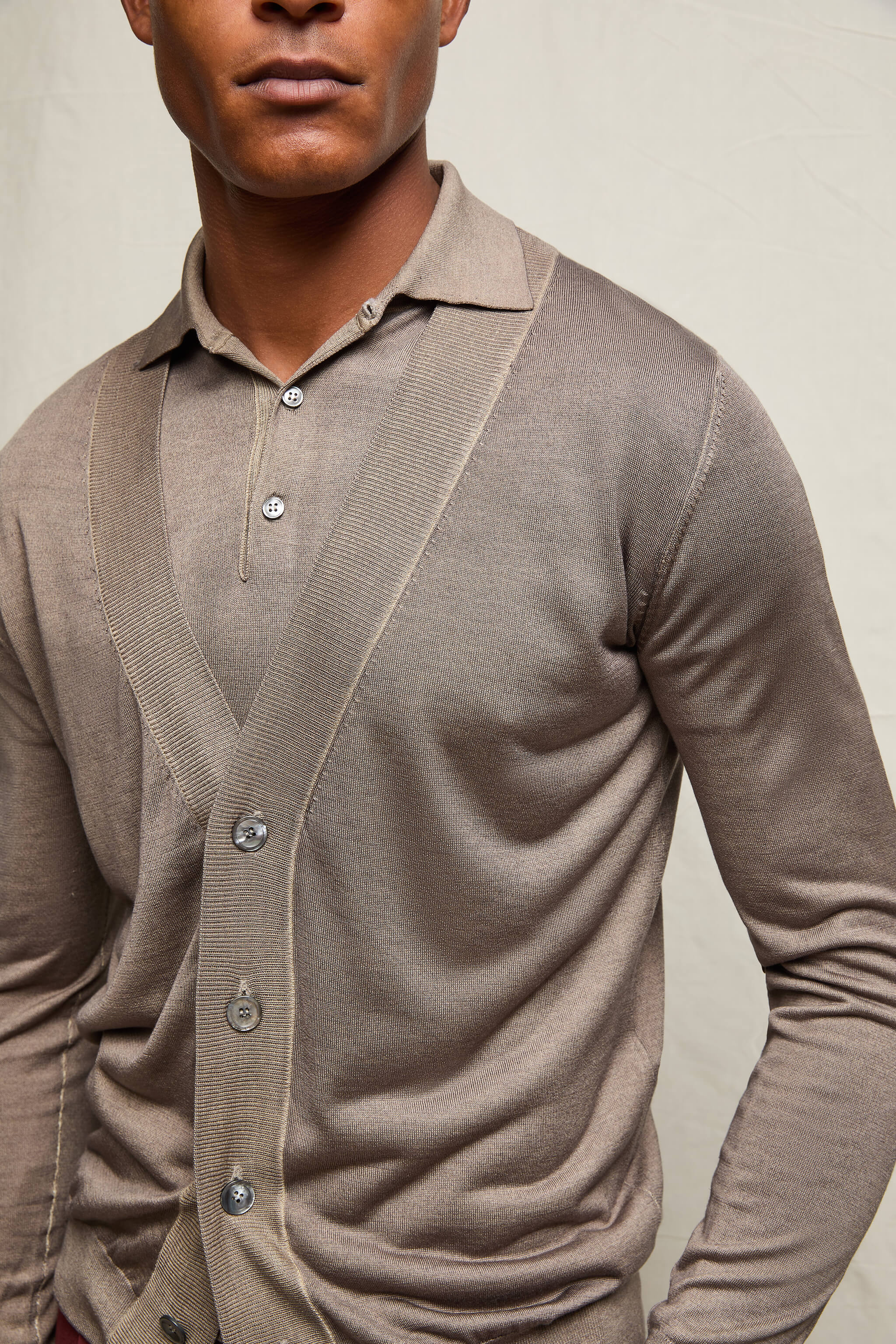 Cardigan in seta e cashmere tortora - Image 4