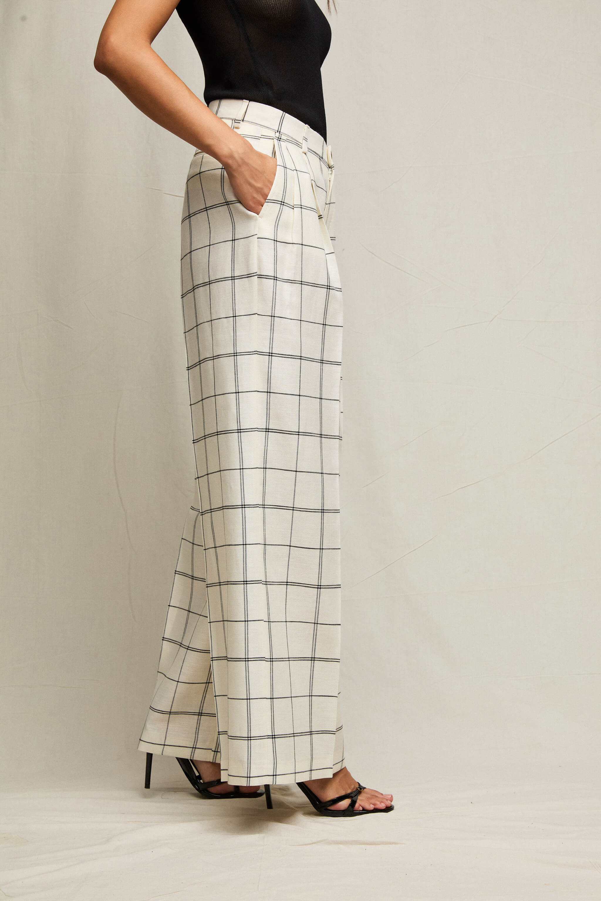 Pantalone Elisa ampio check bianco e nero - Image 3