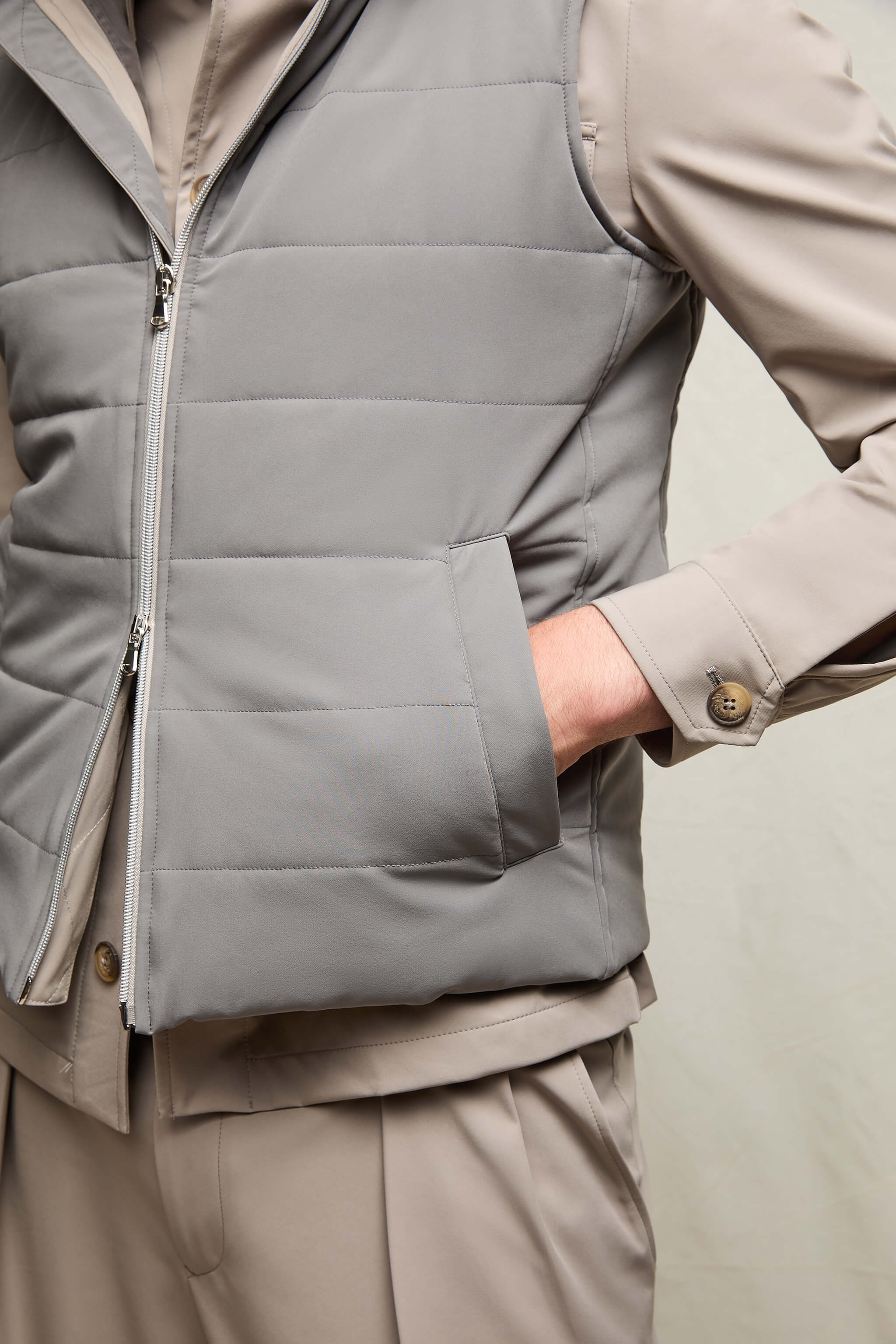 Gilet imbottito jersey tecnico grigio chiaro - Image 4