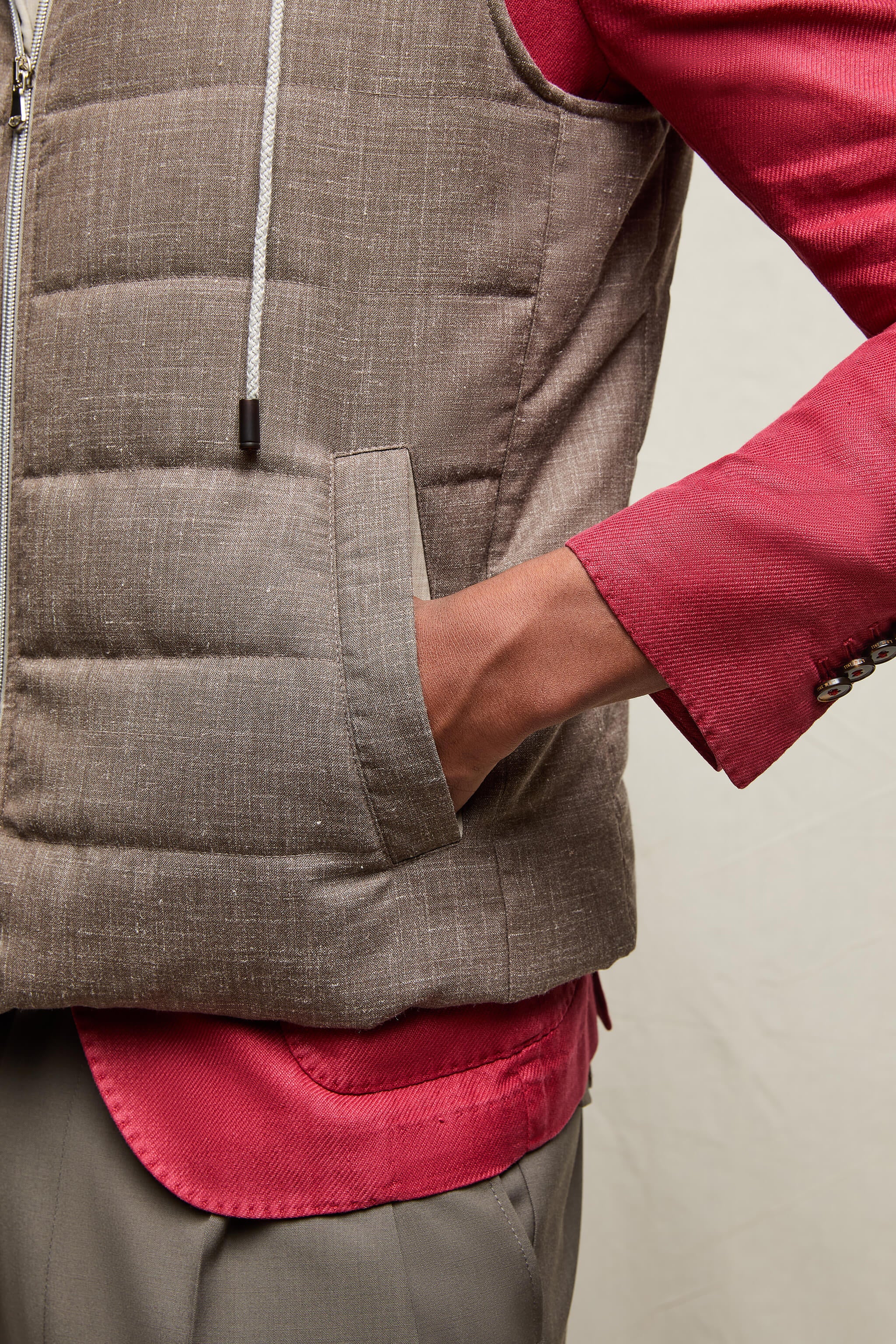 Gilet imbottito con cappuccio tortora - Image 6