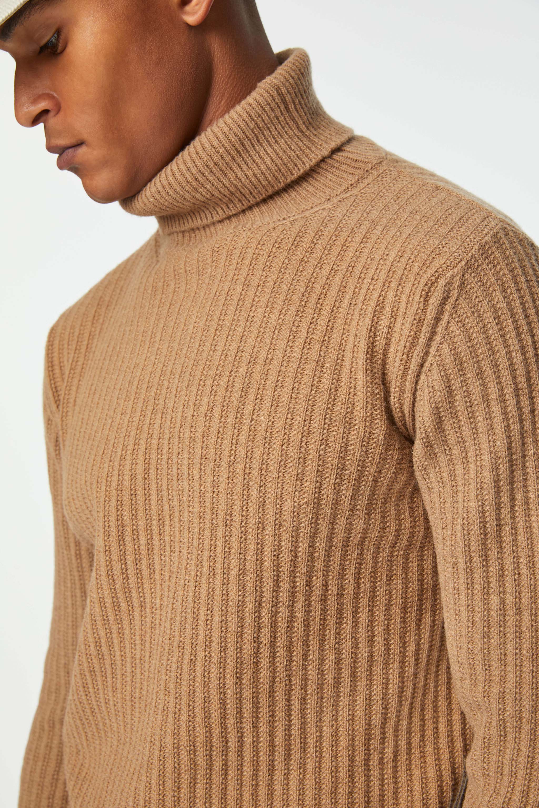 Maglia dolcevita cammello - Image 3