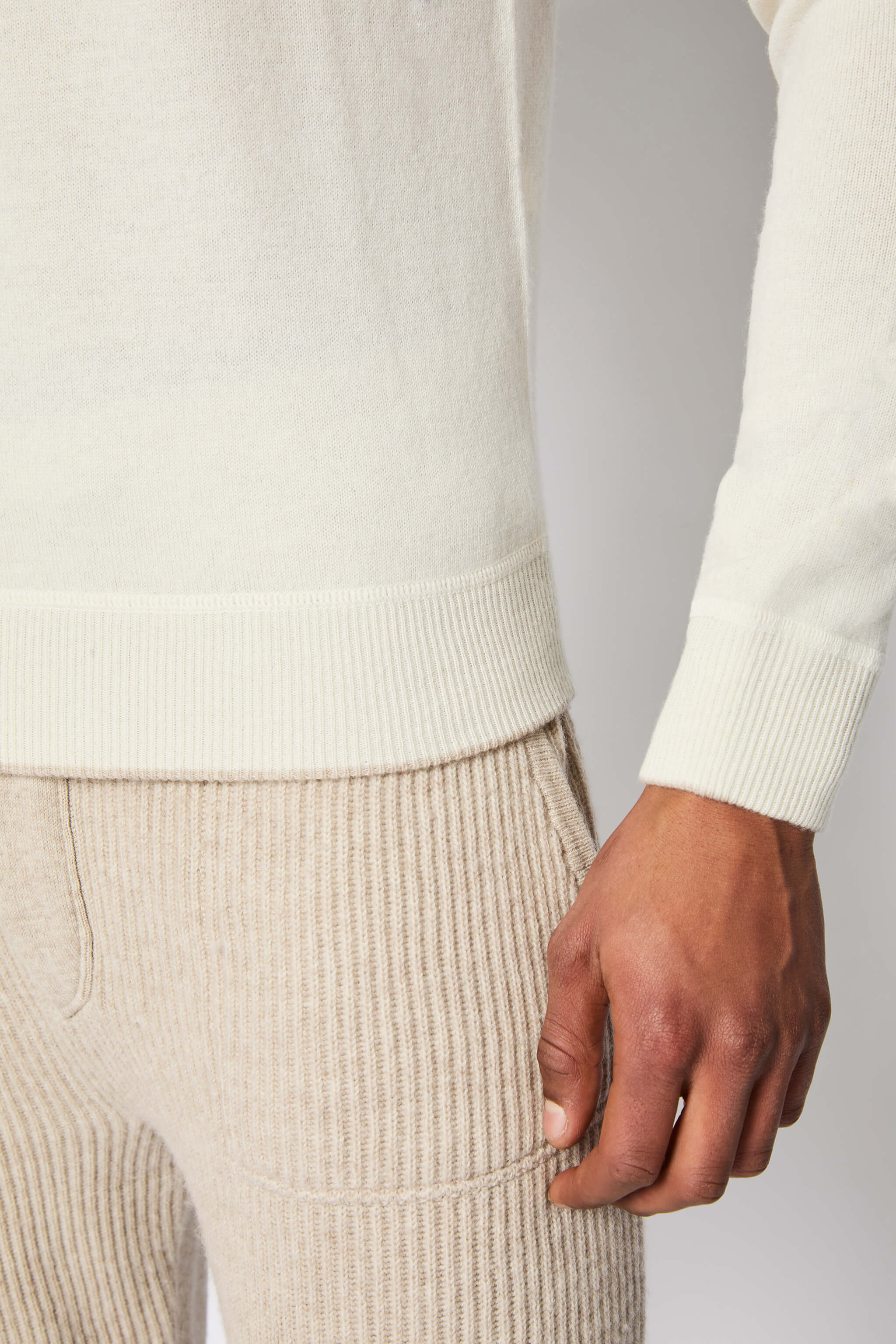 Maglia girocollo in lana e cashmere bianca - Image 4